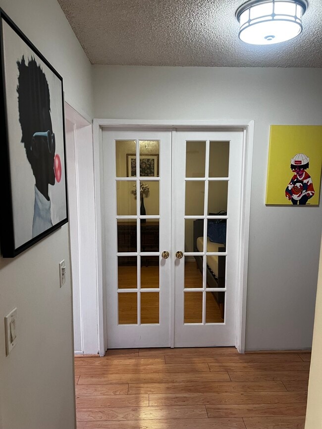 Building Photo - 5870 Green Valley Cir Unit 121