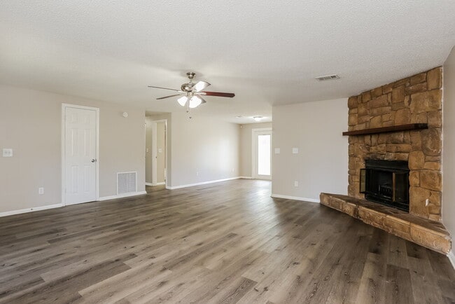 Photo - 1504 Pawnee St