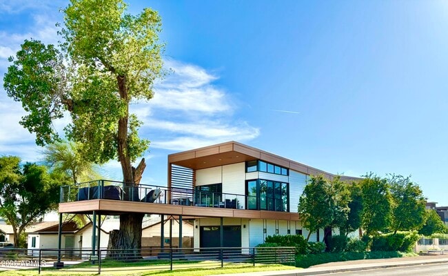 Building Photo - 900 S Una Ave