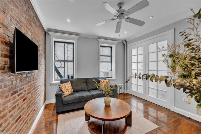 346 E 18th St Unit SI ID1254596P