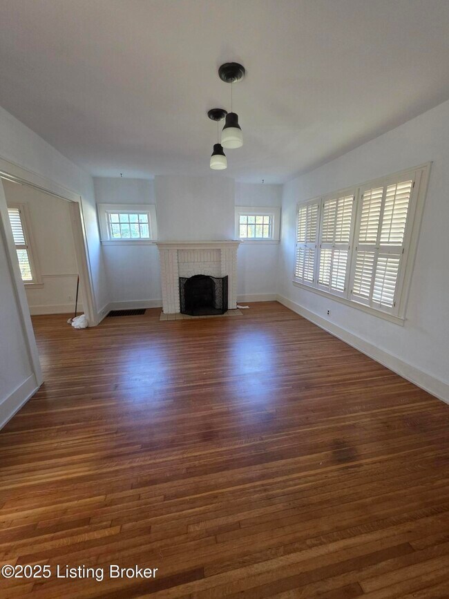 Photo - 1402 Main St