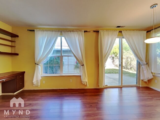 Photo - 1723 NE Ashberry Dr