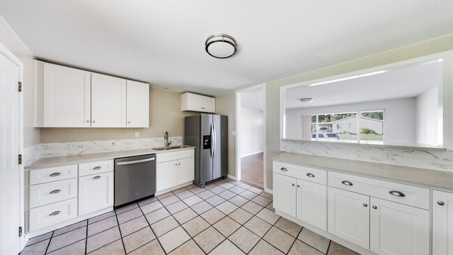 Photo - 3 Bed 1 Bath - Hardwood Floors - Pet Friendly - NAS Whidbey