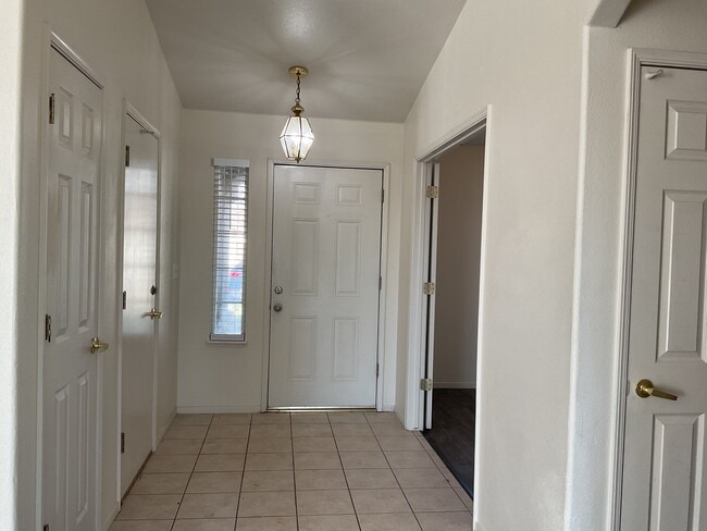 Photo - 981 Geneva Dr