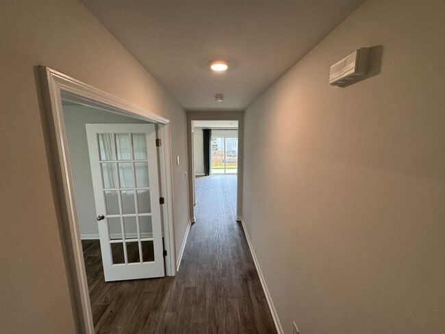 Photo - ***** $200 OFF FIRST MONTH RENT *****
