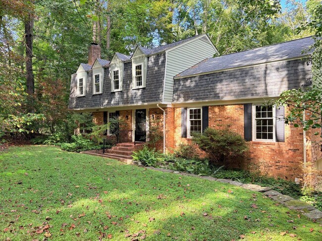 Photo - Spacious Colonial in Queens Lake