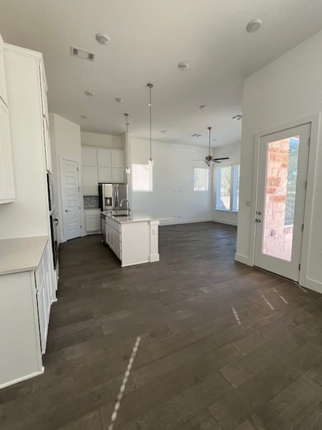 Photo - 3 Bdrm, 2 1/2 bath in Parmer Ranch Neighborhood