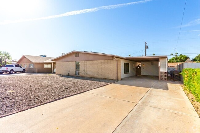 Building Photo - 2063 E Bramble Ave Rental
