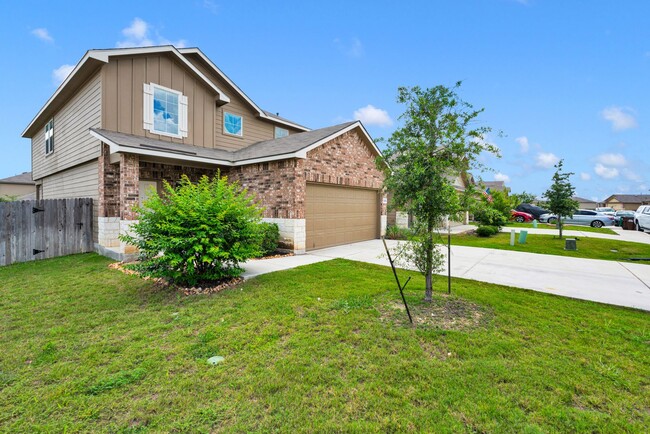 Building Photo - Prime West SA Location: 4 Bed, 3 Bath Near Hwy 90 & 1604