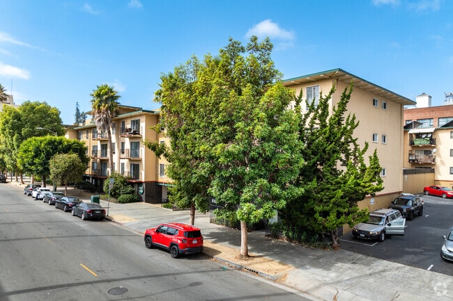 Photo - Jackson Lake Apartments