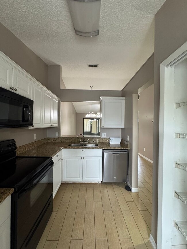Photo - MOVE IN SPECIAL- Cozy 1 Bed/ 1 Bath in King Oak Villas