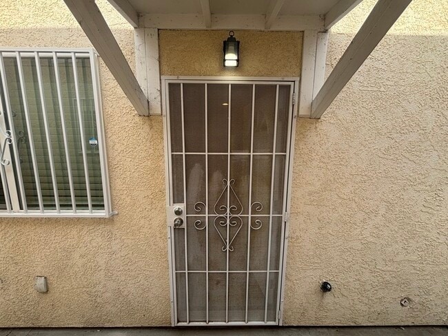 Photo - 916 W 88th St Unit 914