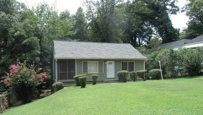 Building Photo - 3 Bedroom 1-1/2 bath home with Bonus room