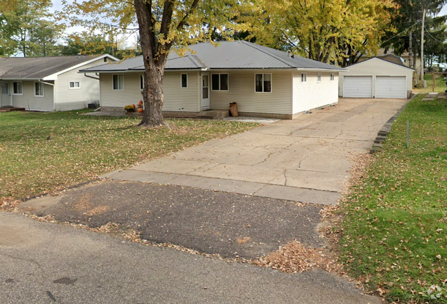 Building Photo - 3021 Blakeley Ave Rental