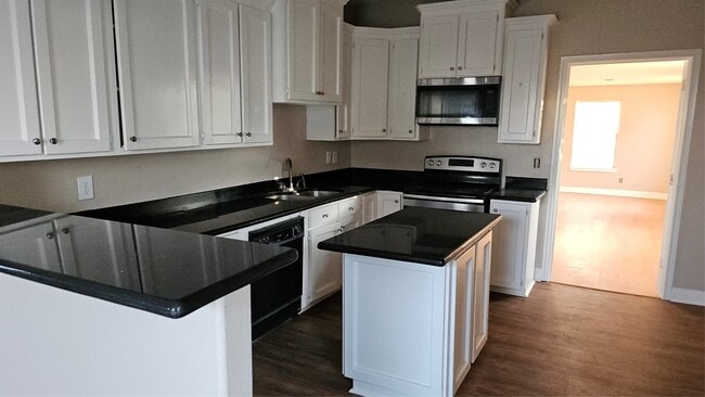 Photo - 4714 Sharon St