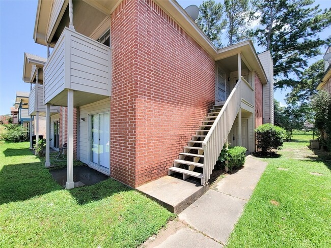 Building Photo - 13611 Ravensway Dr Unit B
