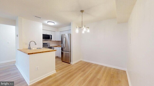 Photo - 6955 Mary Caroline Cir Unidad E