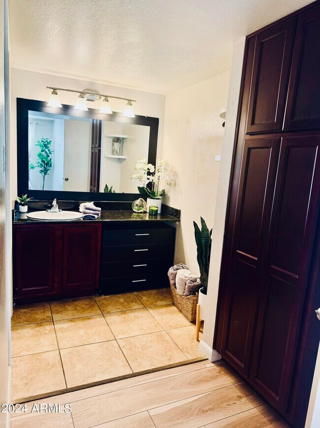 Photo - 5995 N 78th St Apartamento Unidad 1055