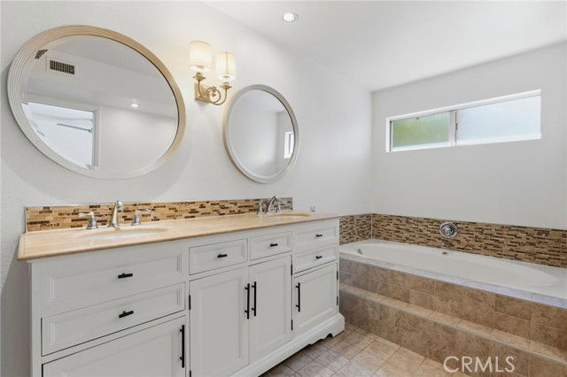 Building Photo - 1222 Kings Rd Unit 11