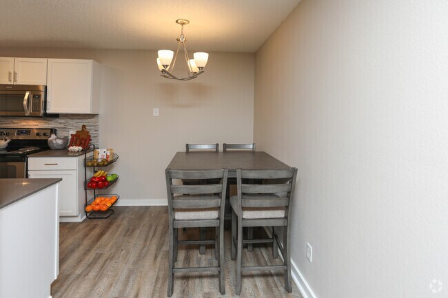 1BR, 1BA, Model - 738 SF