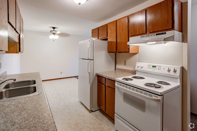 2BR, 1BA - 793SF - Kitchen - Parkview Apartments