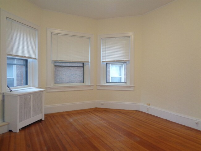 Building Photo - 6 Beals St Unit 2 Rental