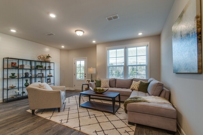 112 Brighton Ln