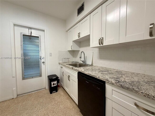 Photo - 1135 101st St Unidad 3