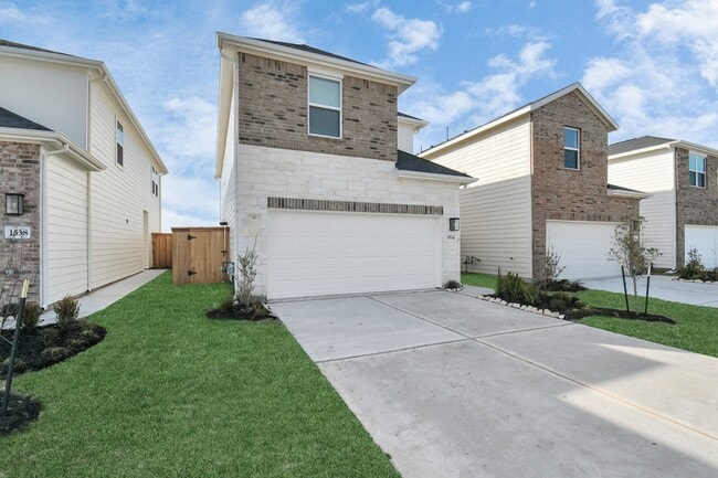 Photo - 1534 Revolution Way