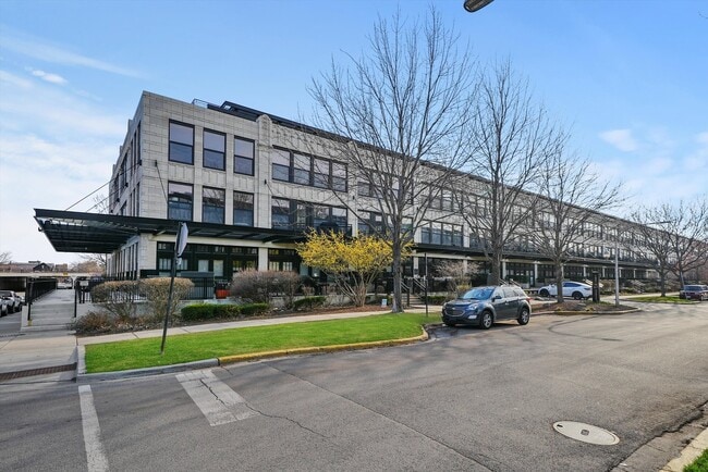 Building Photo - 1001 W 15th St