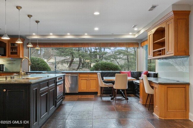 173 Stanwich Rd