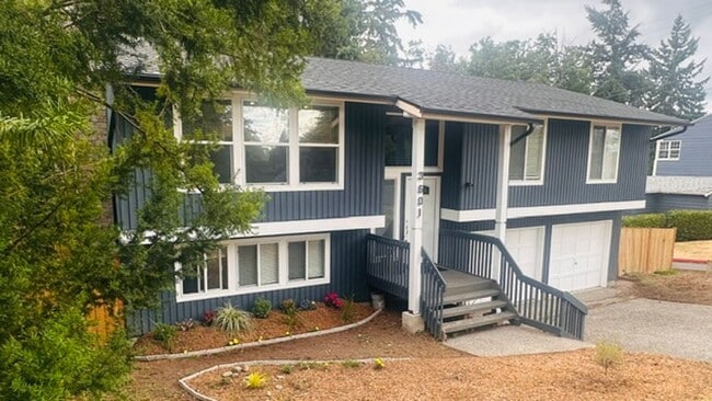 Building Photo - Beautifully remodeled 2 Story SFH 4 BD 2.5 BA+Large 2 car garage, Fenced Yard for rent
