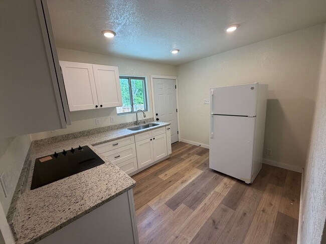 Photo - 2047 W Laurel St Unidad 2