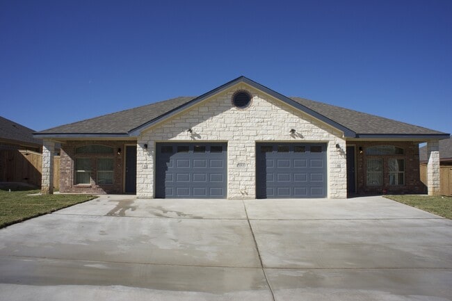 Viewable 10/3 – Spacious 3 Bedroom, 2 Bath... - Viewable 10/3 – Spacious 3 Bedroom, 2 Bath... Townhome