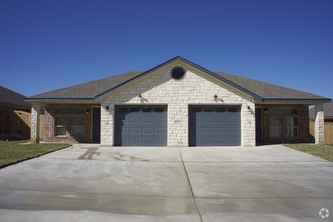 Building Photo - Viewable 10/3 – Spacious 3 Bedroom, 2 Bath... Rental