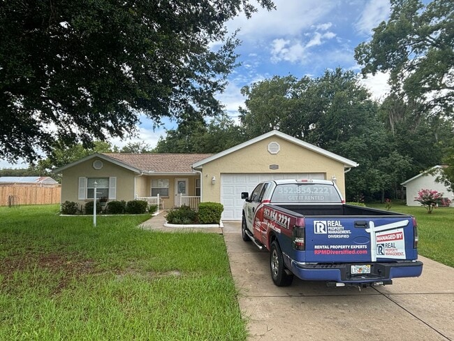 Building Photo - 3 Bed , 2 Bath. Garage Lovers Paradise!! M... Rental