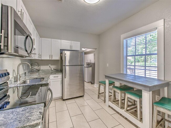 Photo - 728 E Hanlon St