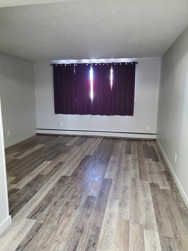 Photo - 11010 82 St NW