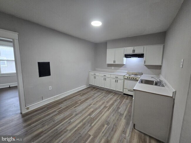 Photo - 5206 Euclid St Unidad 2ND FLOOR