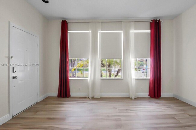 Photo - 6083 Lauderdale St