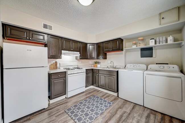 3 BR 1 BA Recently Renovated Townhouse Style Apartments featuring New gray carpet, Neutral paint scheme, Premium hardwood-style flooring, Neutral paint scheme, Upgraded light fixtures, New cabinets, Matching stainless steel appliances, Washer/Dryer, Air conditioning, Heating, New bathroom vanity, Ma
