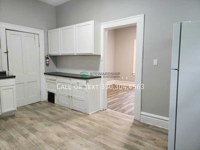Photo - 674 Carlysle St