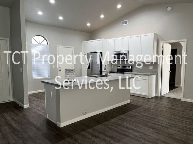 Photo - Beautifully Remodeled 3 Bedroom Home in Gi...