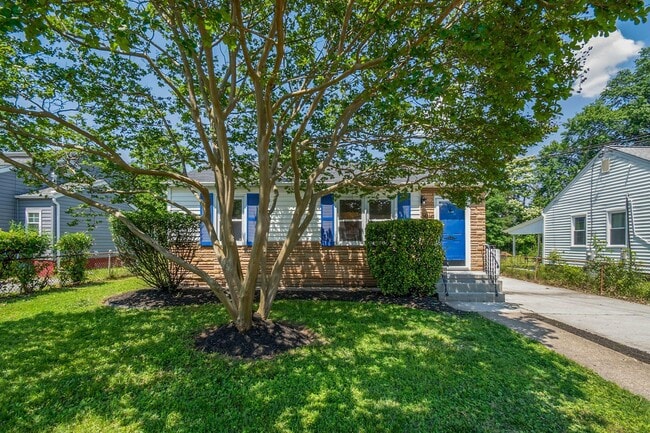 Photo - 5010 Sheridan St