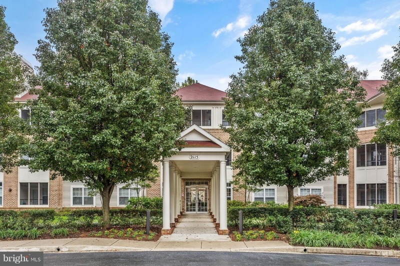 Photo - 2115 Ganton Green