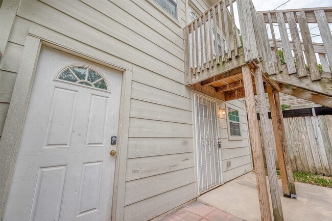 Photo - 2051 Santa Rosa St