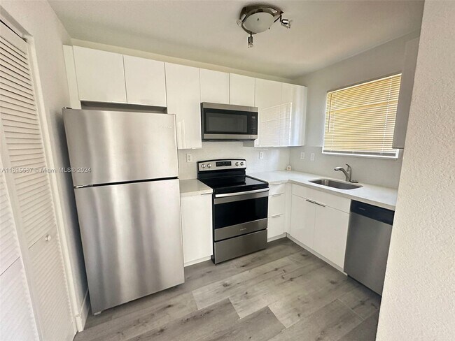 Photo - 2054 NE 167th St