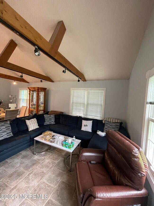 Photo - 72 Whalepond Rd