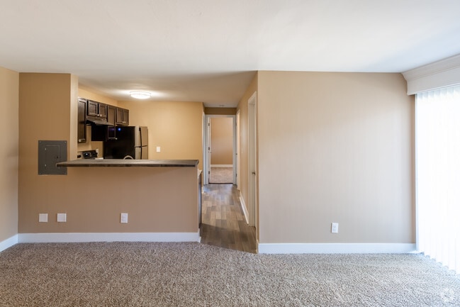 2BR, 1BA - 850 SF