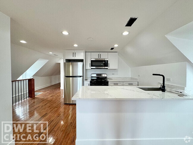 Building Photo - 1362 N Bosworth Ave Rental